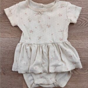 Quincy Mae Cream Floral Bodysuit Size 6-12M